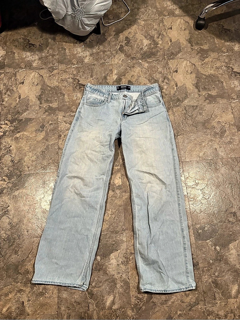Hollister Low-Rise Baggy Jeans